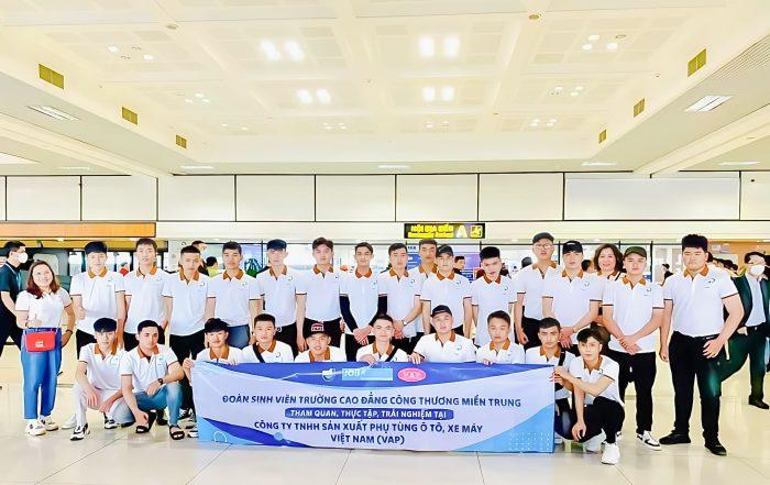 5 ngành hot dễ xin việc, thu nhập cao năm 2025