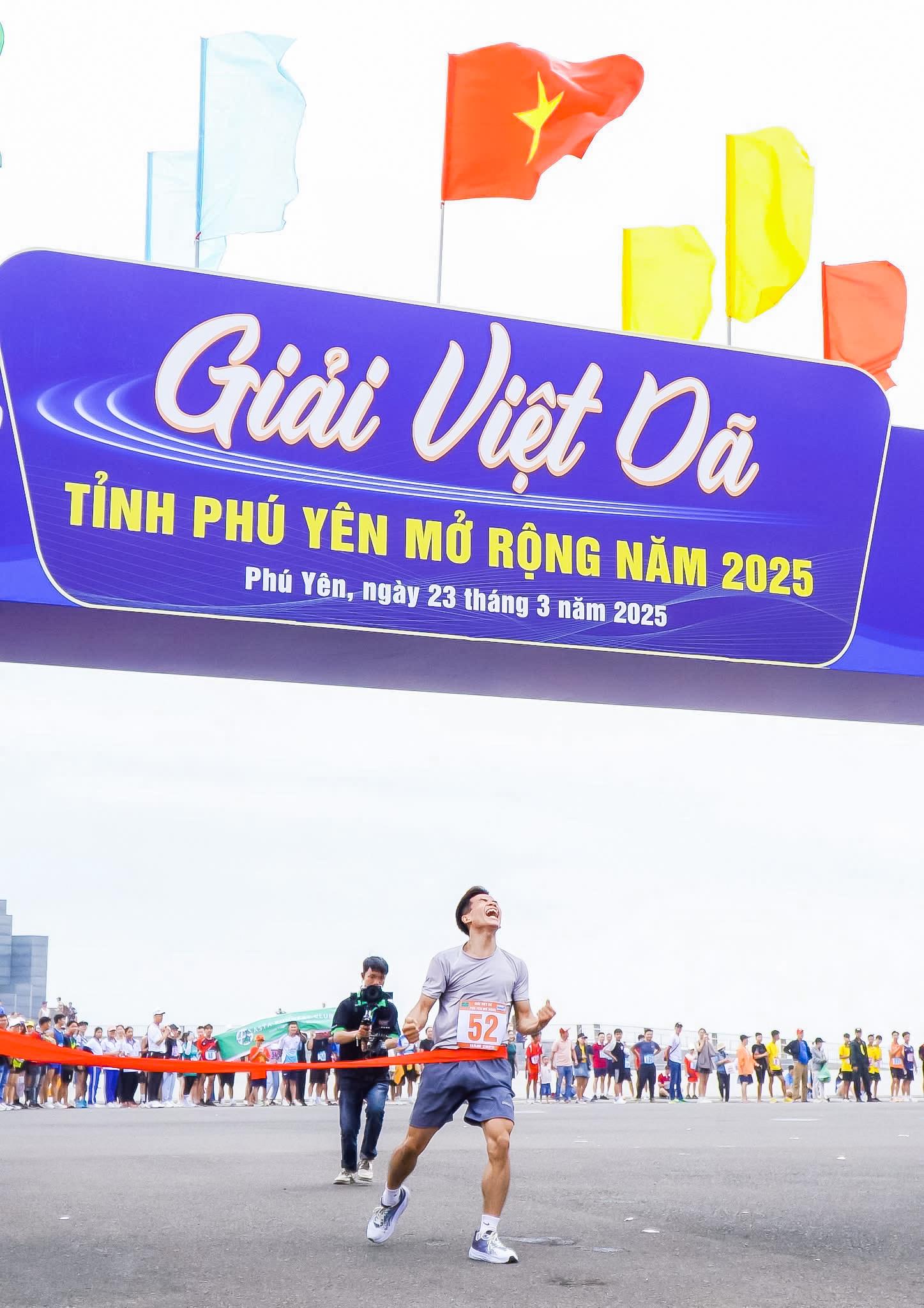 Sinh viên MITC xuất sắc giành huy chương vàng hạng mục 10 km tại giải Việt Dã Phú Yên mở rộng năm 2025