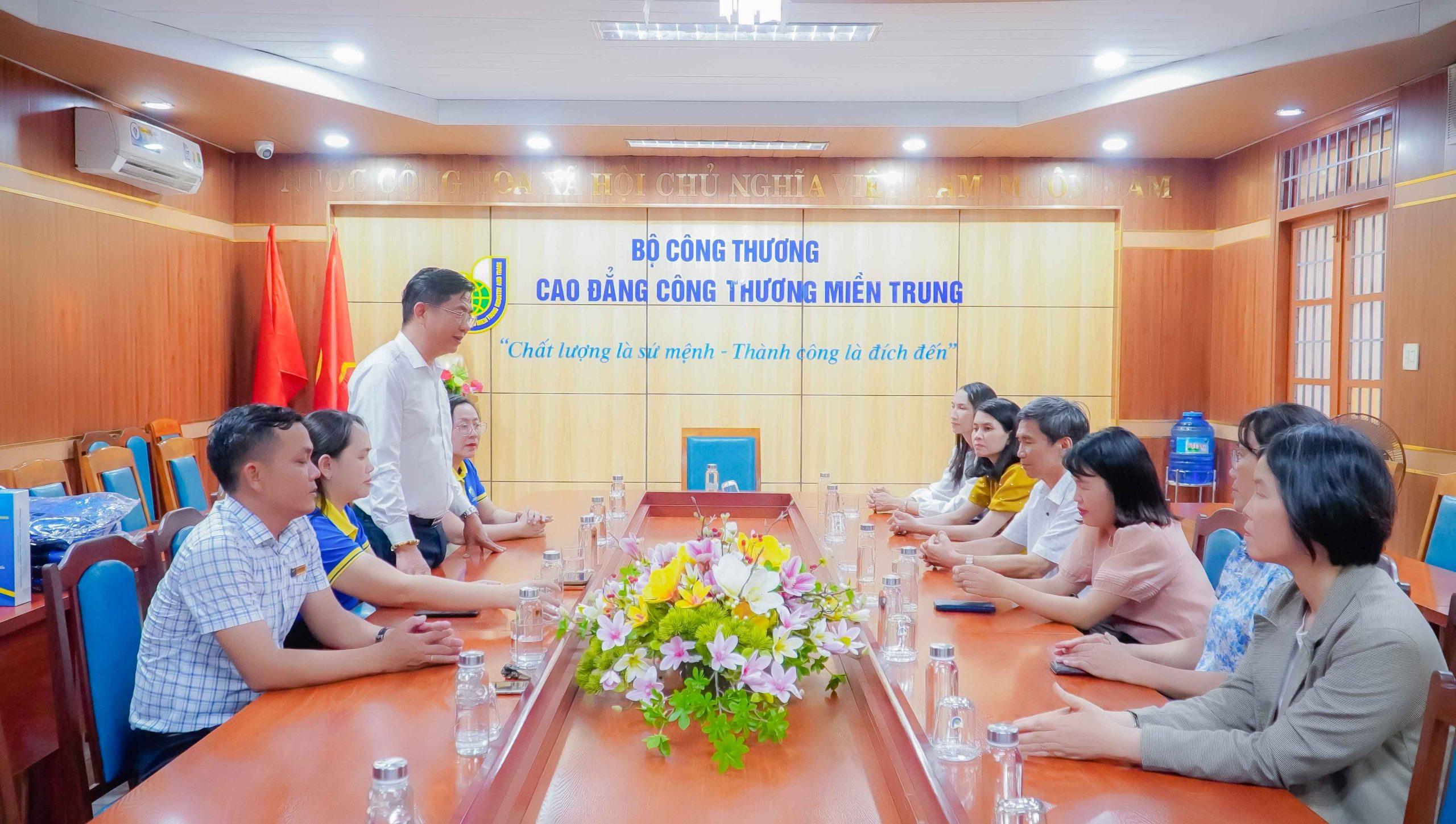 Tăng cường hợp tác giữa MITC và THPT Nguyễn Trãi Mở rộng cơ hội định hướng nghề nghiệp cho học sinh 5