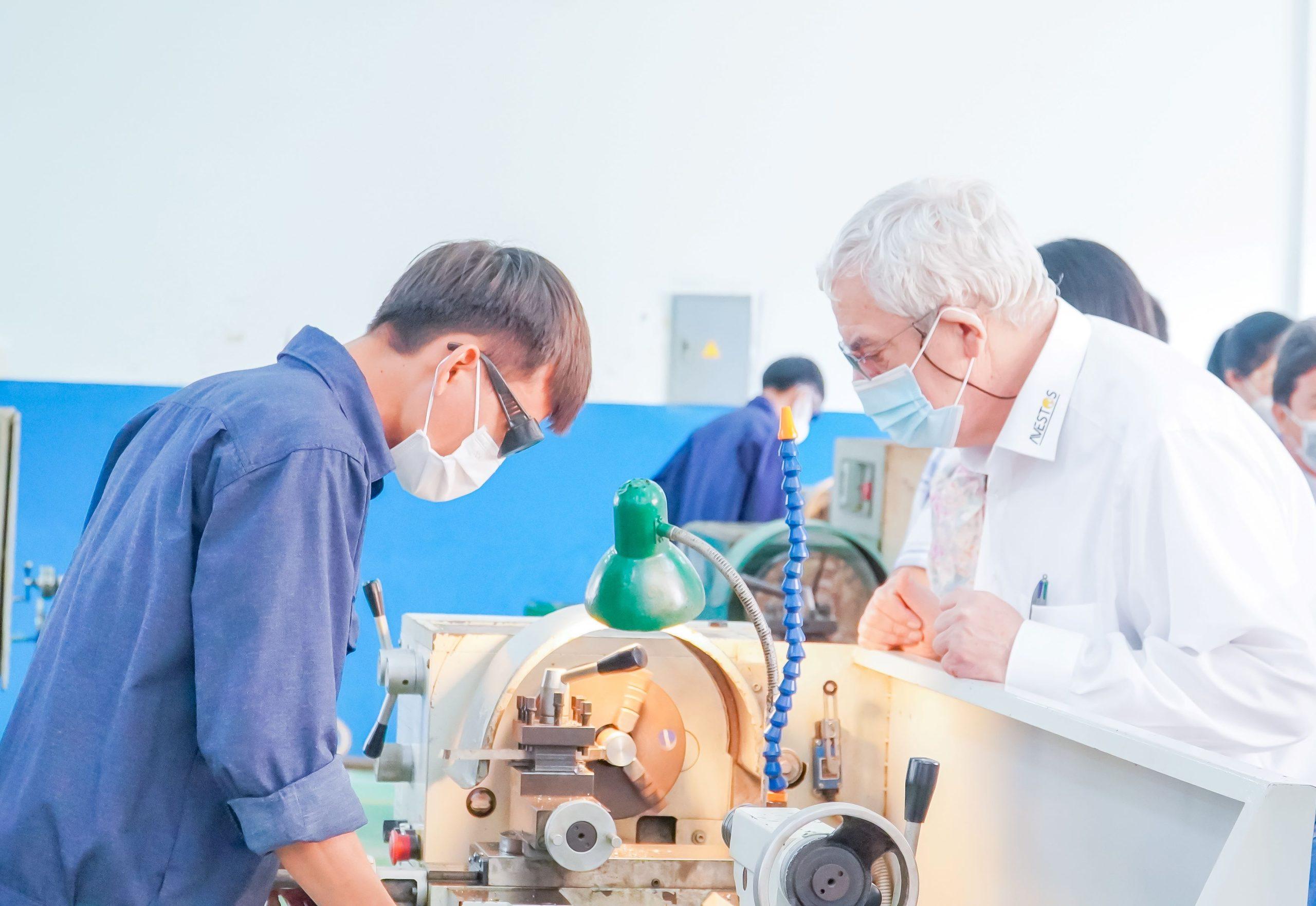 Ngành Cắt gọt kim loại – Hướng đi ổn định cho người yêu kỹ thuật 1