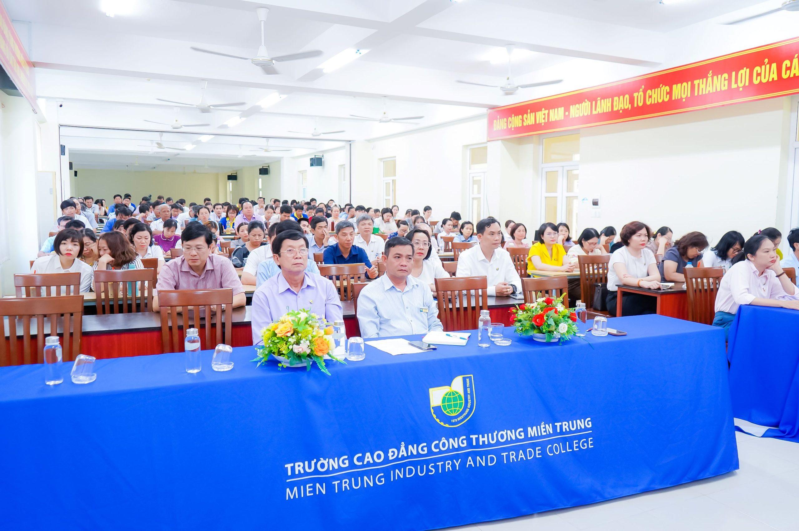 Trường Cao đẳng Công Thương miền Trung tổ chức quán triệt, triển khai thực hiện Nghị quyết Hội nghị Trung ương 11 khóa XIII