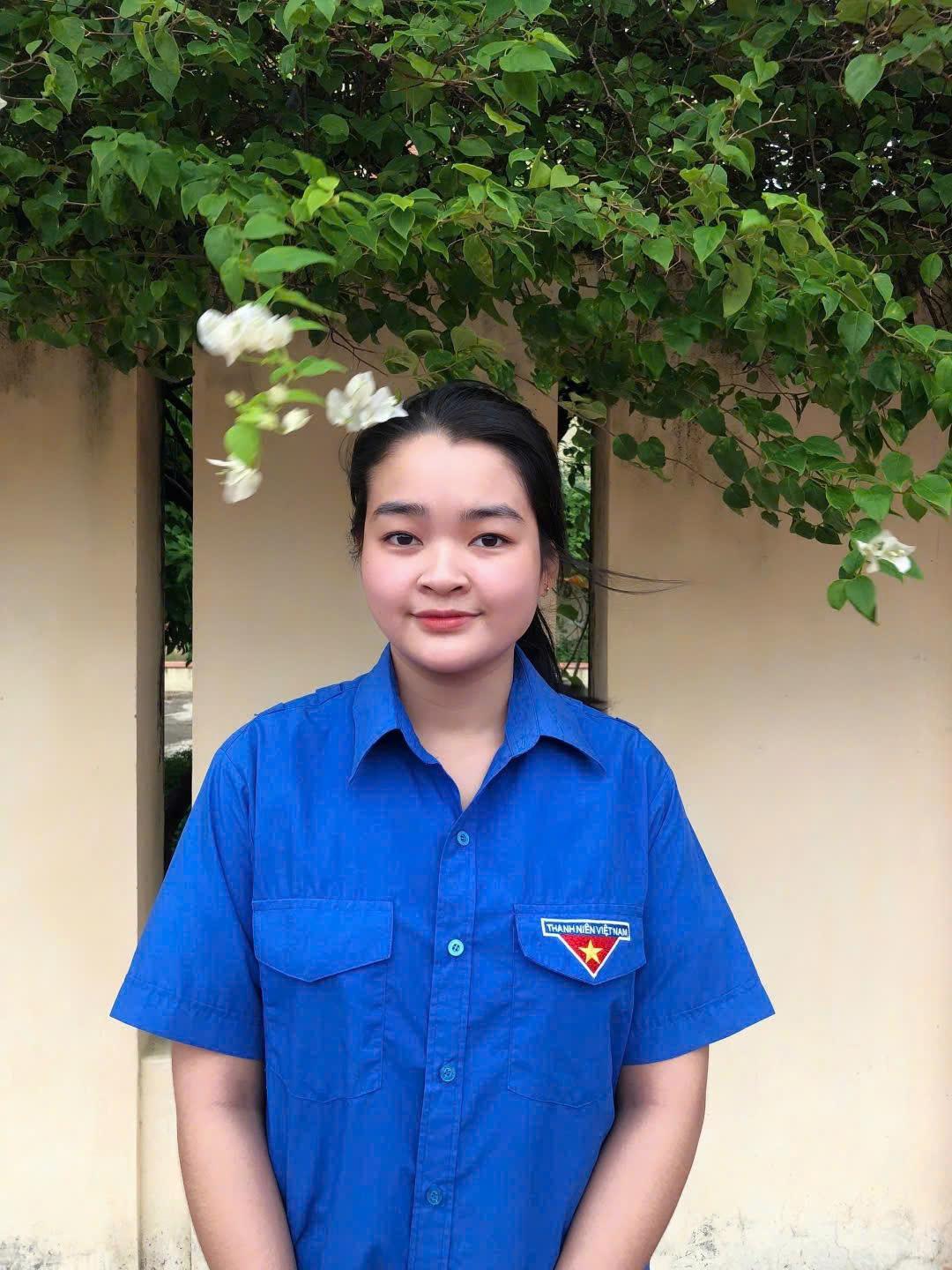 Bạn Lê Tú Uyên - Sinh viên ngành Kế toán khóa 45, khoa Tin học và Kinh tế Cảm nhận của bạn Lê Tú Uyên sinh viên ngành Kế toán khóa 45 trong chuyến hành trình về Nguồn