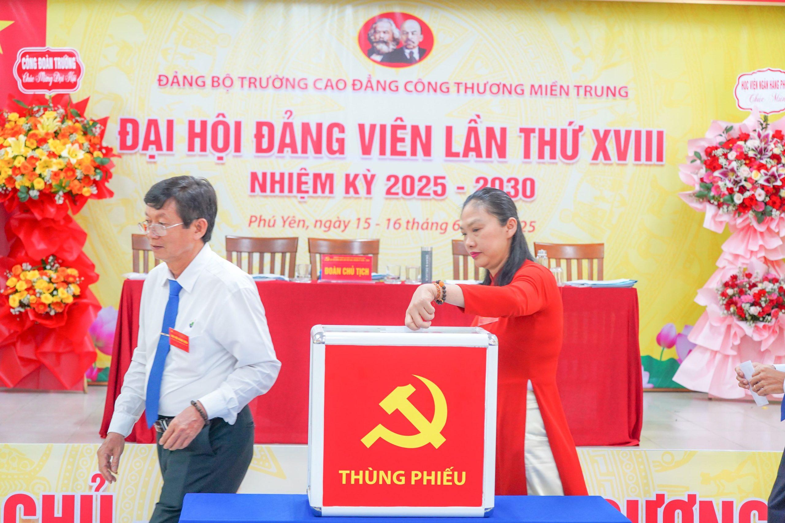 Đại hội Đảng viên trường Cao đẳng công Thương miền Trung lần thứ XVIII, nhiệm kỳ 2025 - 2030 5