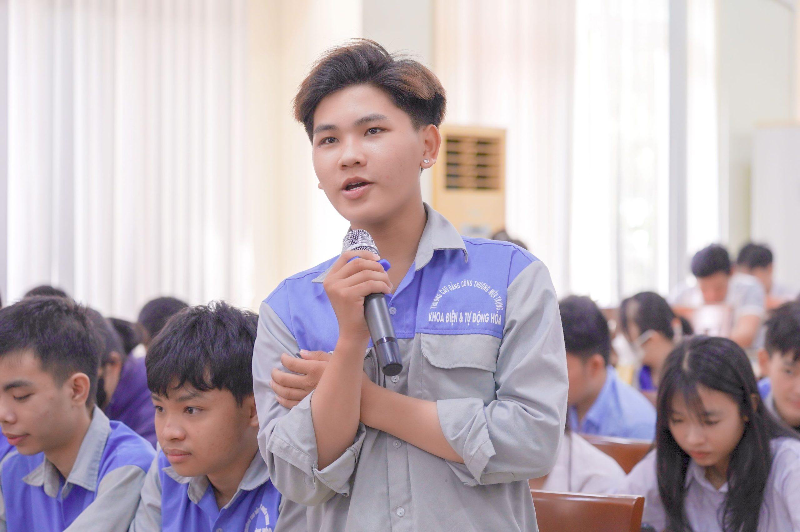 Đối thoại giữa lãnh đạo Nhà trường và học sinh sinh viên, học kỳ 2 năm học 2024 - 2025 12