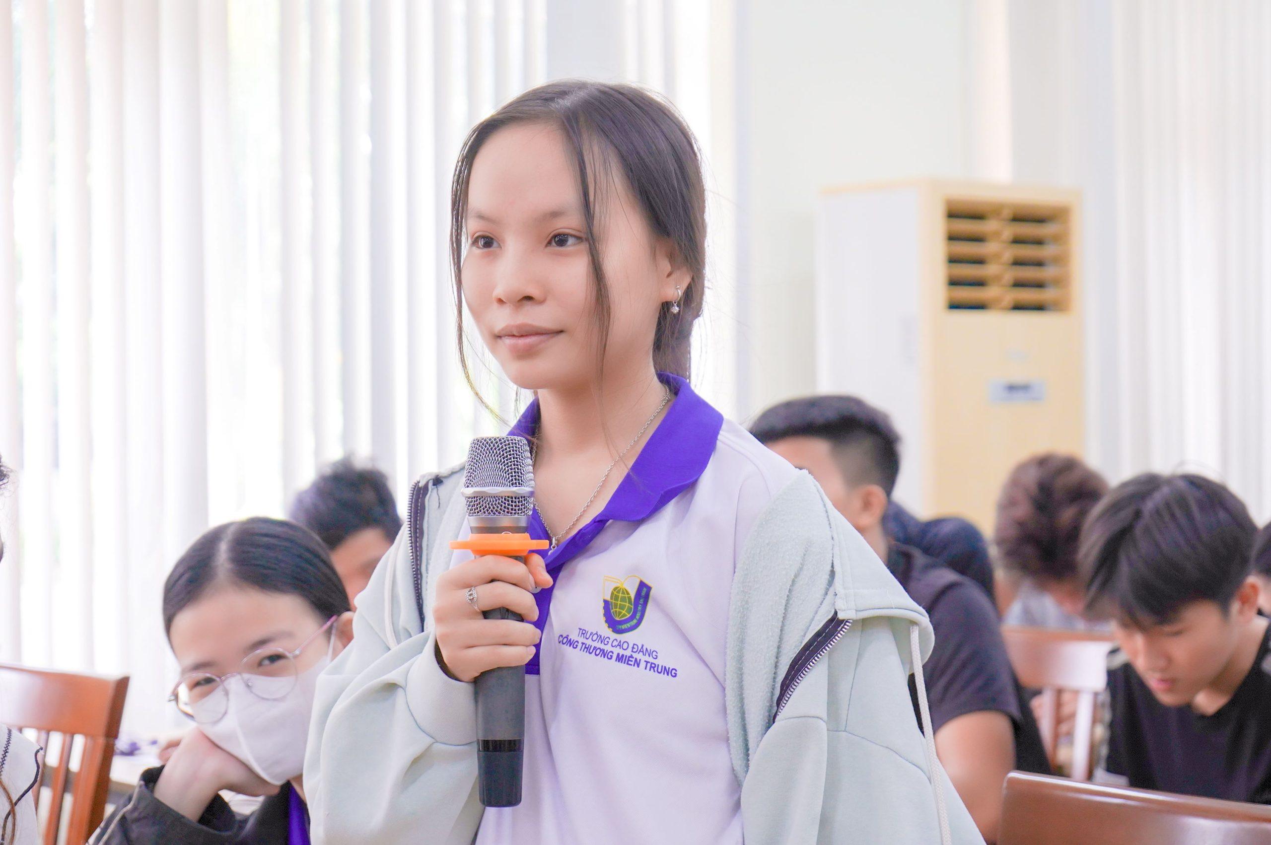 Đối thoại giữa lãnh đạo Nhà trường và học sinh sinh viên, học kỳ 2 năm học 2024 - 2025 13