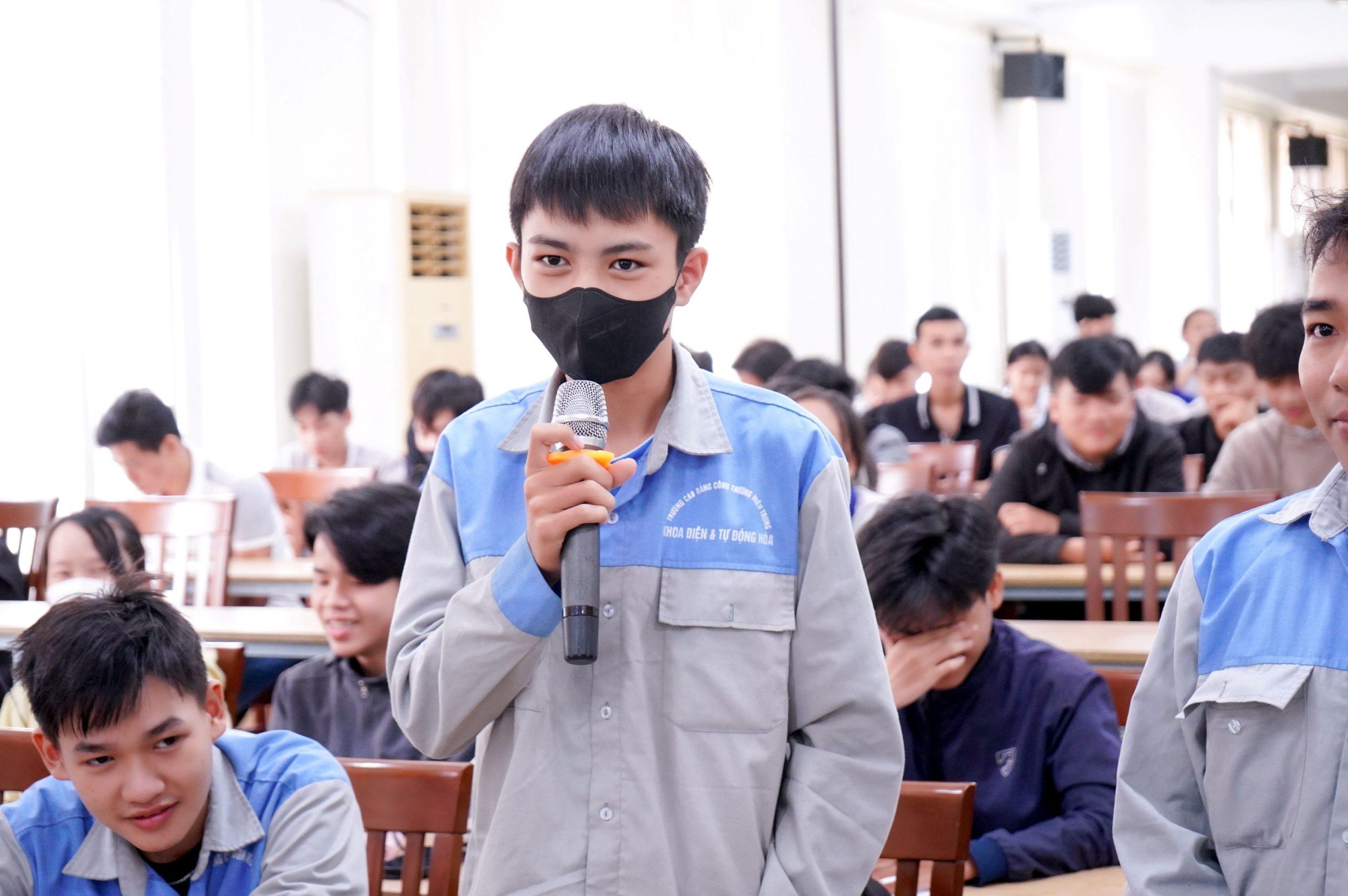 Đối thoại giữa lãnh đạo Nhà trường và học sinh sinh viên, học kỳ 2 năm học 2024 - 2025 6