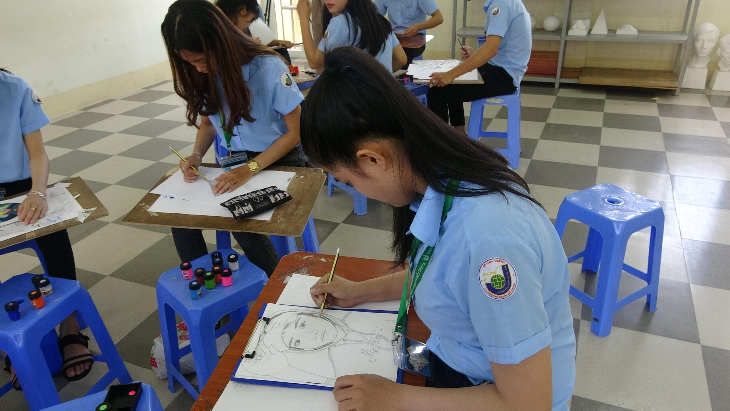 Buổi thực hành của sinh viên ngành thiết kế đồ họa tại MITC Học ngành thiết kế đồ họa – Trở thành nhà sáng tạo nội dung “triệu view” trên nền tảng số 2