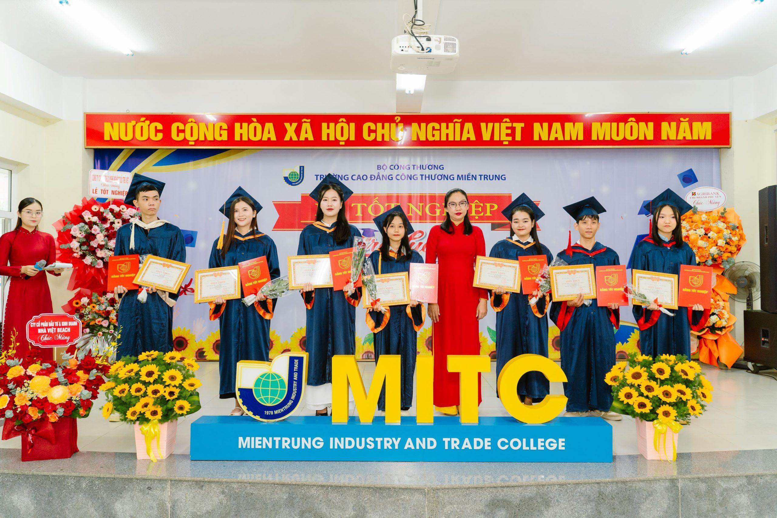 Lễ tốt nghiệp năm 2025 Dấu mốc trưởng thành và khởi đầu của những ước mơ