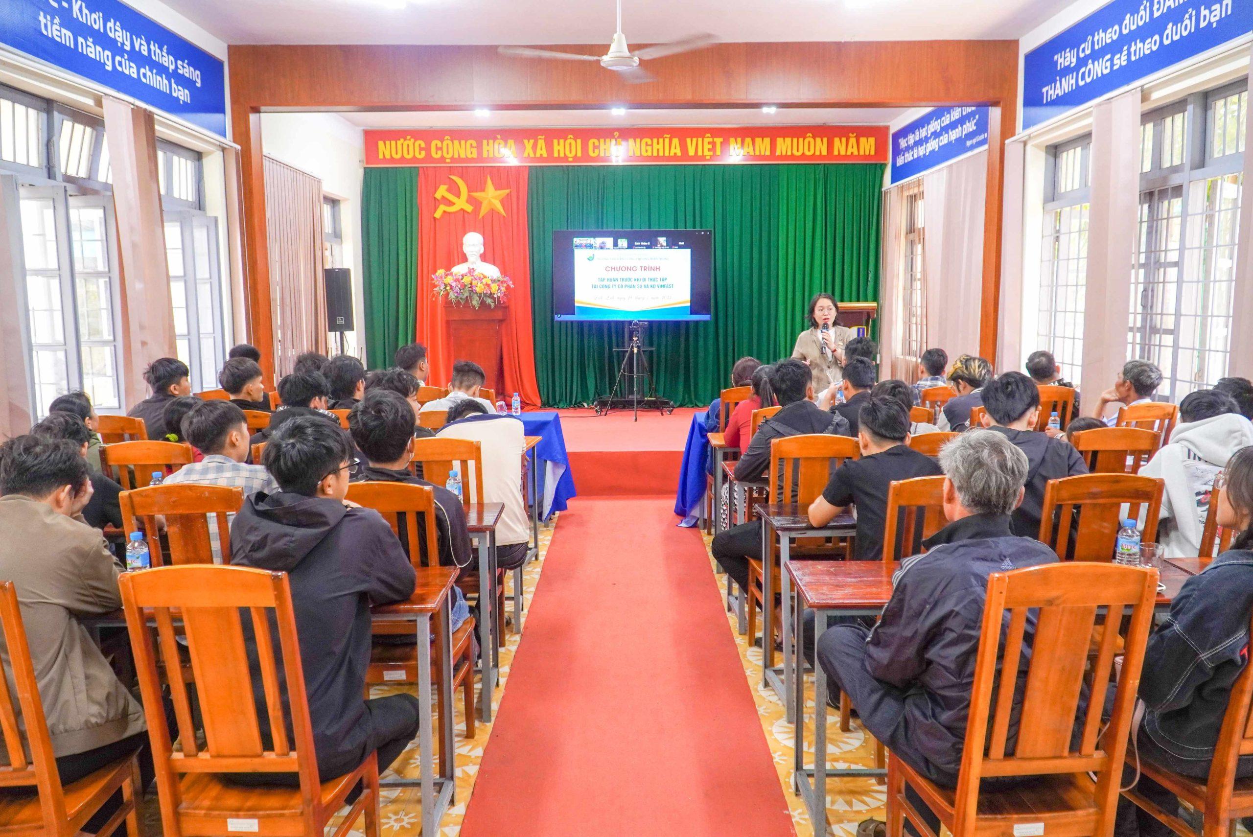 MITC tiếp sức sinh viên thực tập tại VinFast Bước khởi đầu cho hành trình trưởng thành
