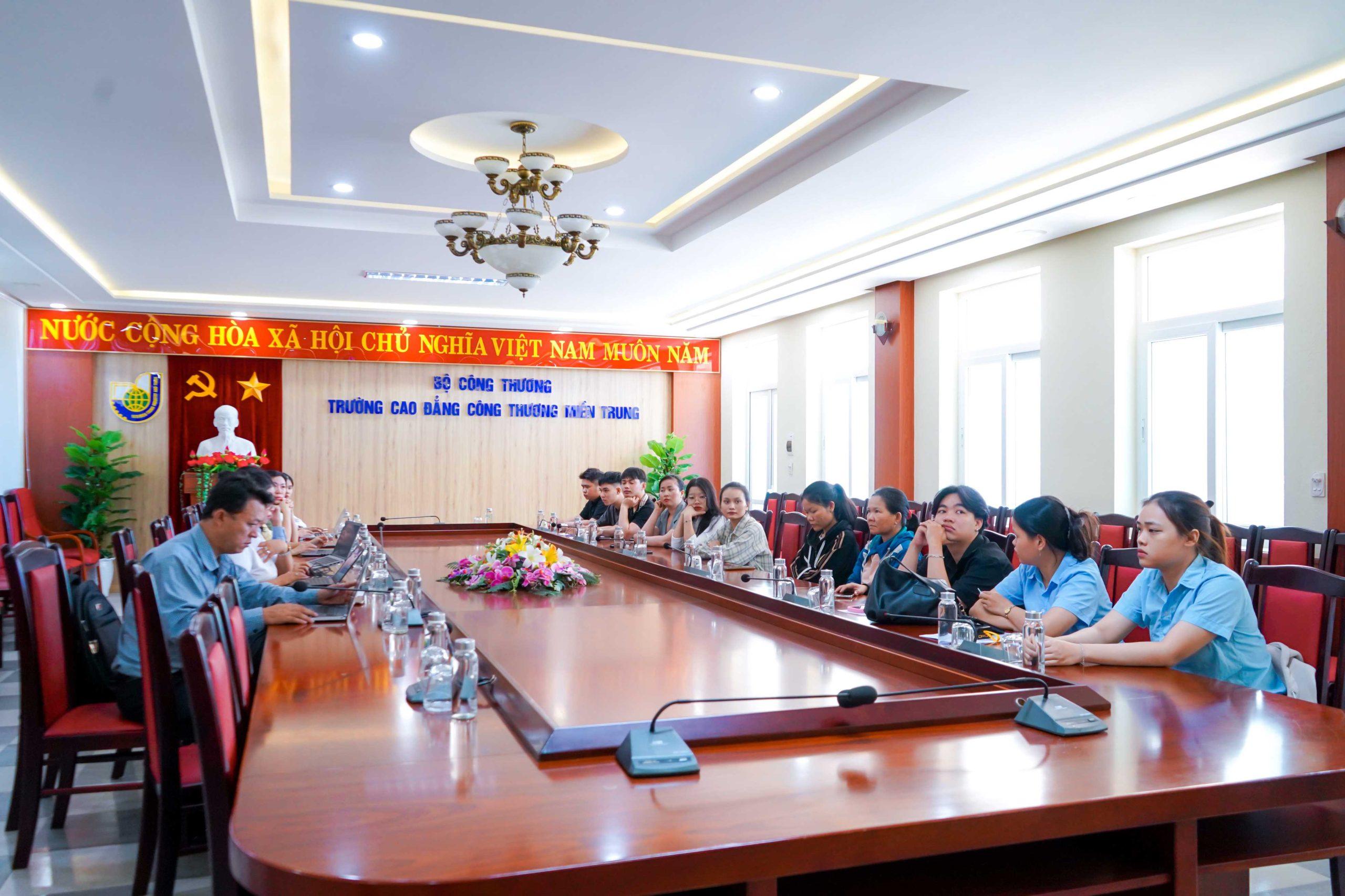 Toàn cảnh chương trình tập huấn trước khi kỳ thực tập tại Nha Trang Marriott Resort & Spa 15 sinh viên MITC hứng khởi trước kỳ thực tập tại Nha Trang Marriott Resort & Spa 5