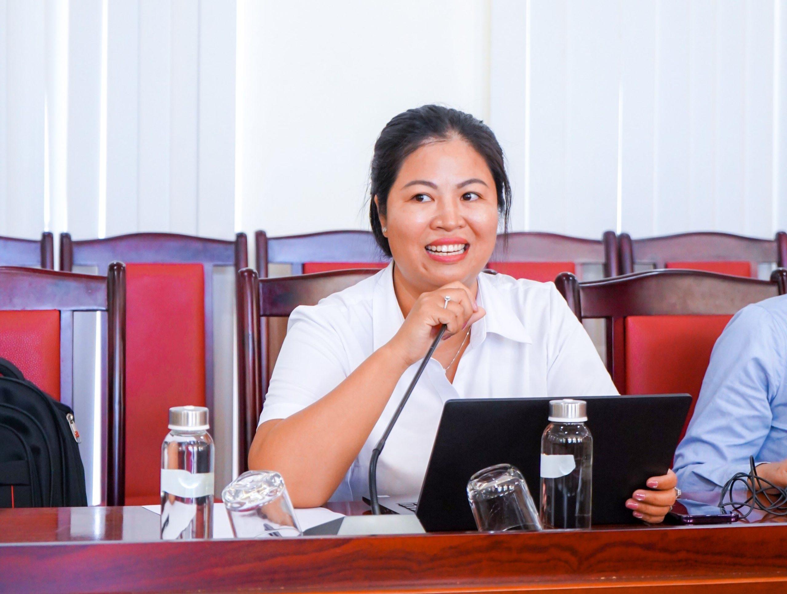 Cô Nguyễn Thị Bích Thủy, trưởng khoa QTKD – DL - TT đã động viên các bạn sinh viên trước kỳ thực tập dài ngày 15 sinh viên MITC hứng khởi trước kỳ thực tập tại Nha Trang Marriott Resort & Spa