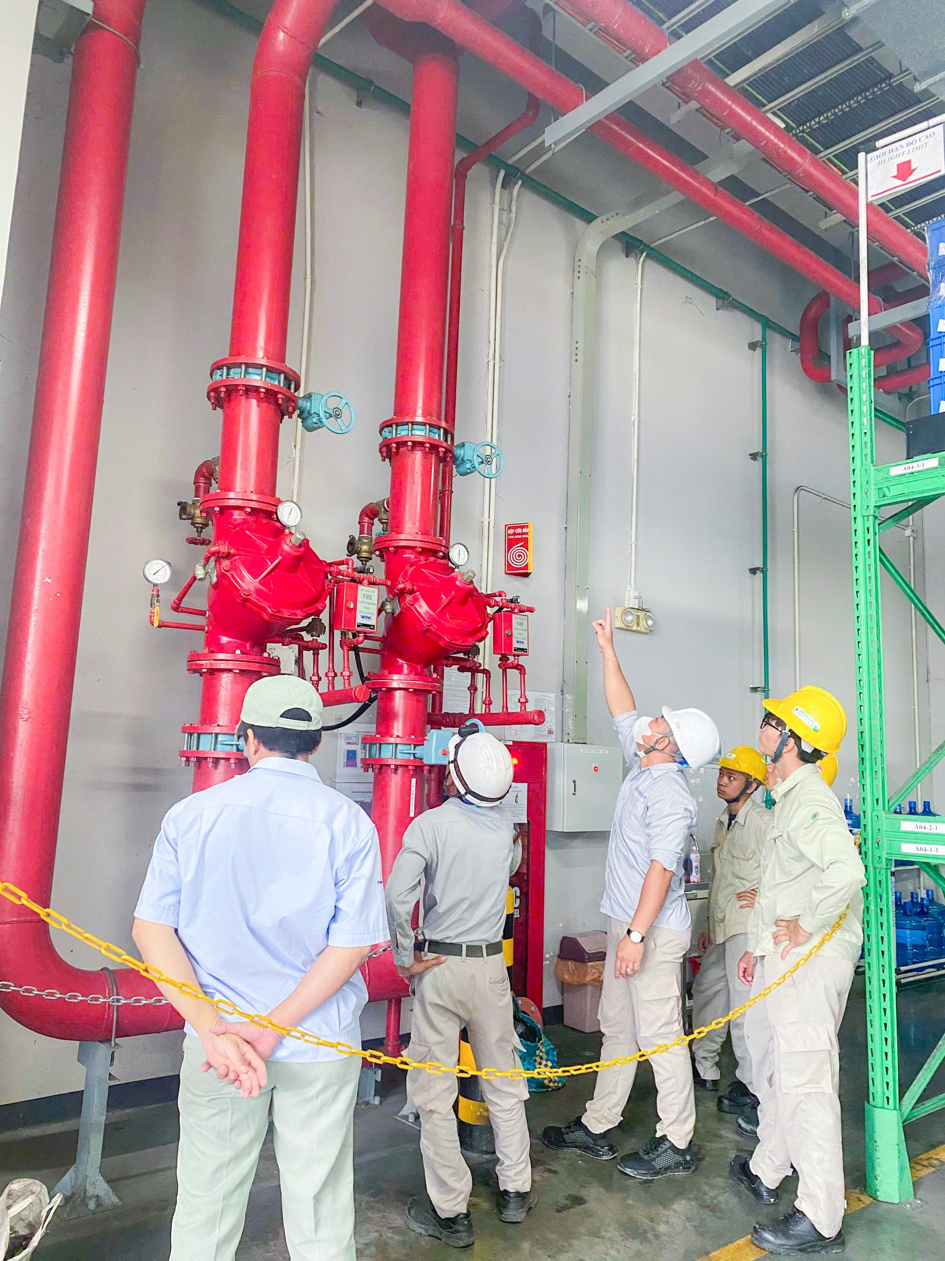 Khi tham gia thực tế doanh nghiệp, điều mà các em nhận được không chỉ là kỹ năng nghề, mà các em còn học được tinh thần làm việc nhóm trong môi trường nhiều áp lực Trường Cao đẳng Công Thương miền Trung kết nối doanh nghiệp – Mở rộng cơ hội nghề nghiệp Cho sinh viên ngành Điện 2