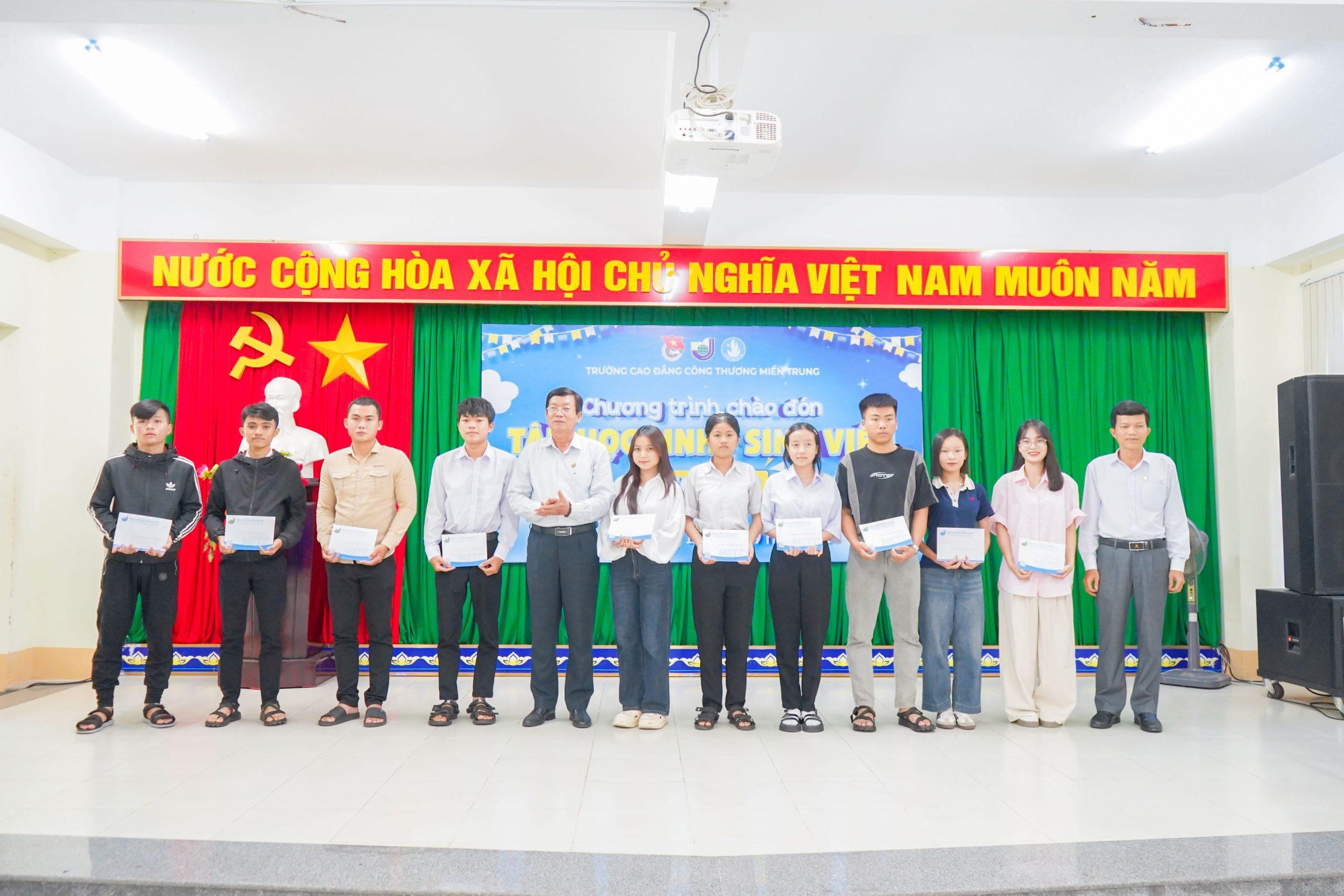 Sôi nổi cùng chương trình Chào đón Tân HSSV khóa 48, năm học 2025 – 2026 tại MITC 10