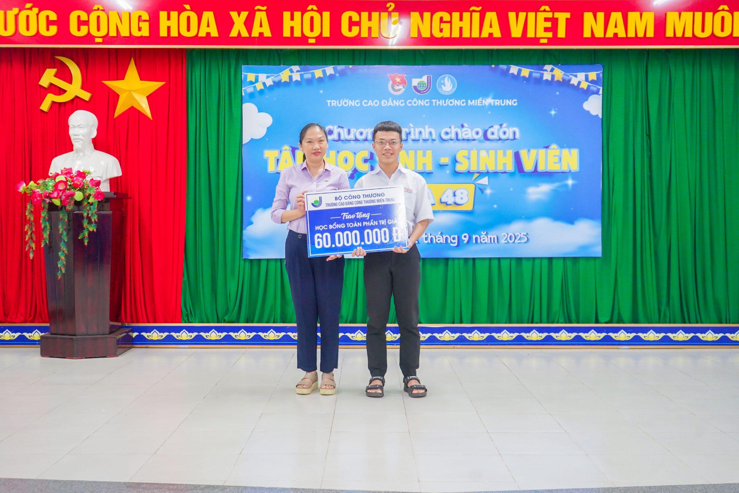 Sôi nổi cùng chương trình Chào đón Tân HSSV khóa 48, năm học 2025 – 2026 tại MITC 9
