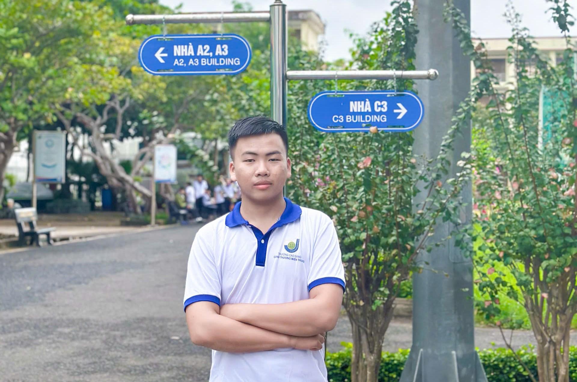 Bạn Trần Phú Pin, sinh viên năm nhất ngành Cơ khí K48 Trần Phú Pin – Hành trình nghị lực trong vòng tay đồng hành của MITC 2