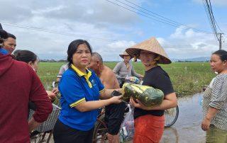 Hỗ trợ đồng bào vùng lũ MITC hỗ trợ nhu yếu phẩm và mở điểm cấp nước sinh hoạt miễn phí 3