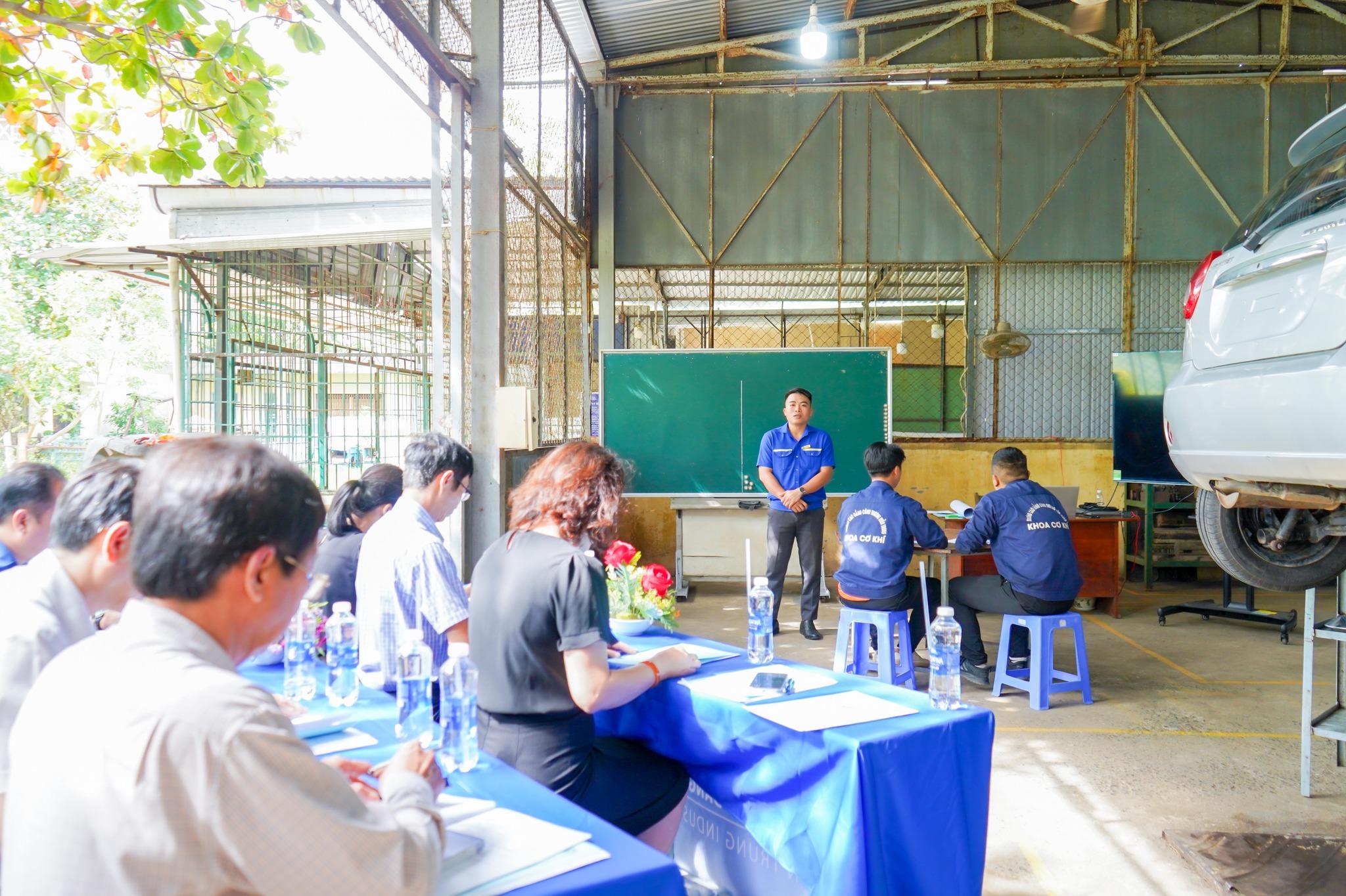 Giải Ba thuộc về Thầy Dương Quốc Huy – Giảng viên Khoa Cơ khí với tiết giảng Tích hợp: “Tháo Cơ cấu phanh tang trống” MITC tổng kết Hội giảng nhà giáo giáo dục nghề nghiệp cấp trường năm học 2025 - 2026 1