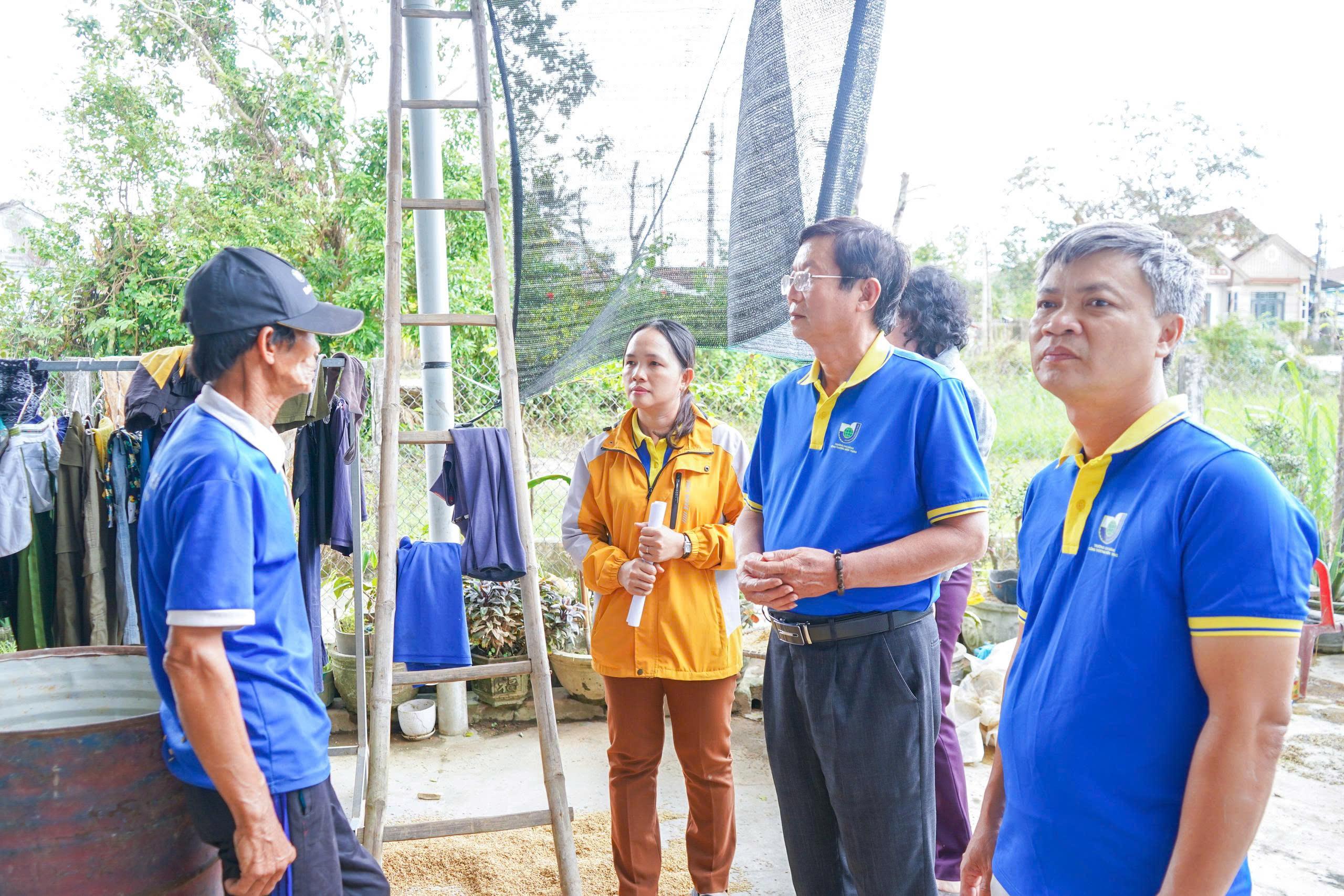 MITC trao quà tặng, thắp sáng hy vọng cho HSSV sau lũ 3