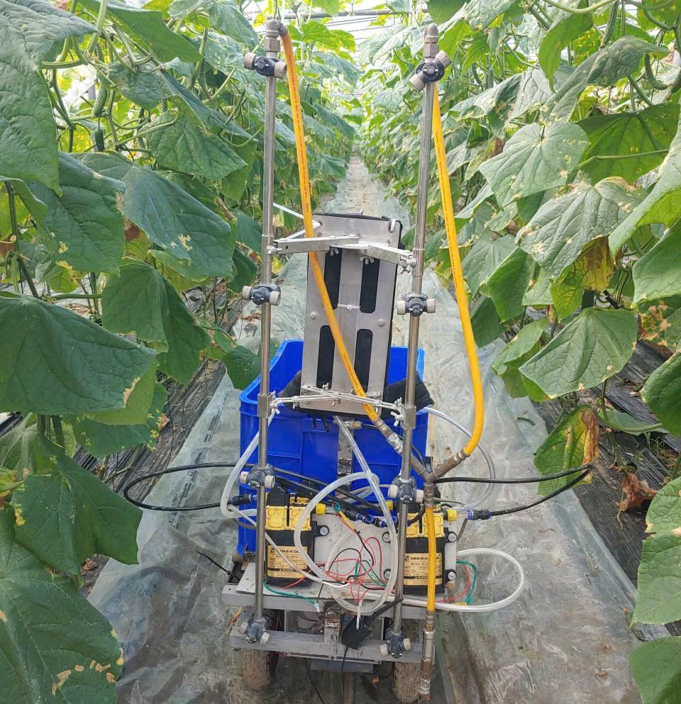 Robot phun thuốc trừ sâu di chuyển trên mặt đất Đề tài NCKH khẳng định hướng đào tạo ứng dụng của MITC 11