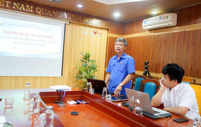 Robot phun thuốc trừ sâu di chuyển trên mặt đất Đề tài NCKH khẳng định hướng đào tạo ứng dụng của MITC 9