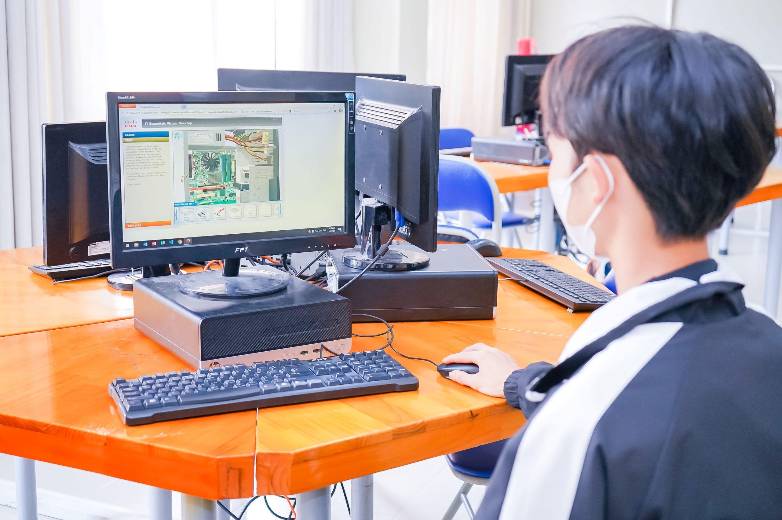 Công nghệ thông tin  – Ngành học thực hành, bắt kịp nhu cầu số hóa