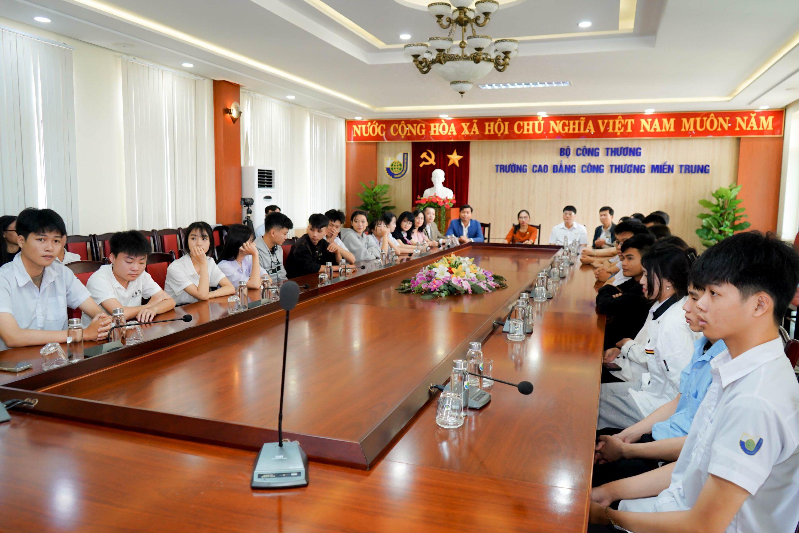 Toàn cảnh chương trình Trao giải cuộc thi "Ý tưởng khởi nghiệp sáng tạo MITC - STARTUP" lần thứ 10, năm 2025