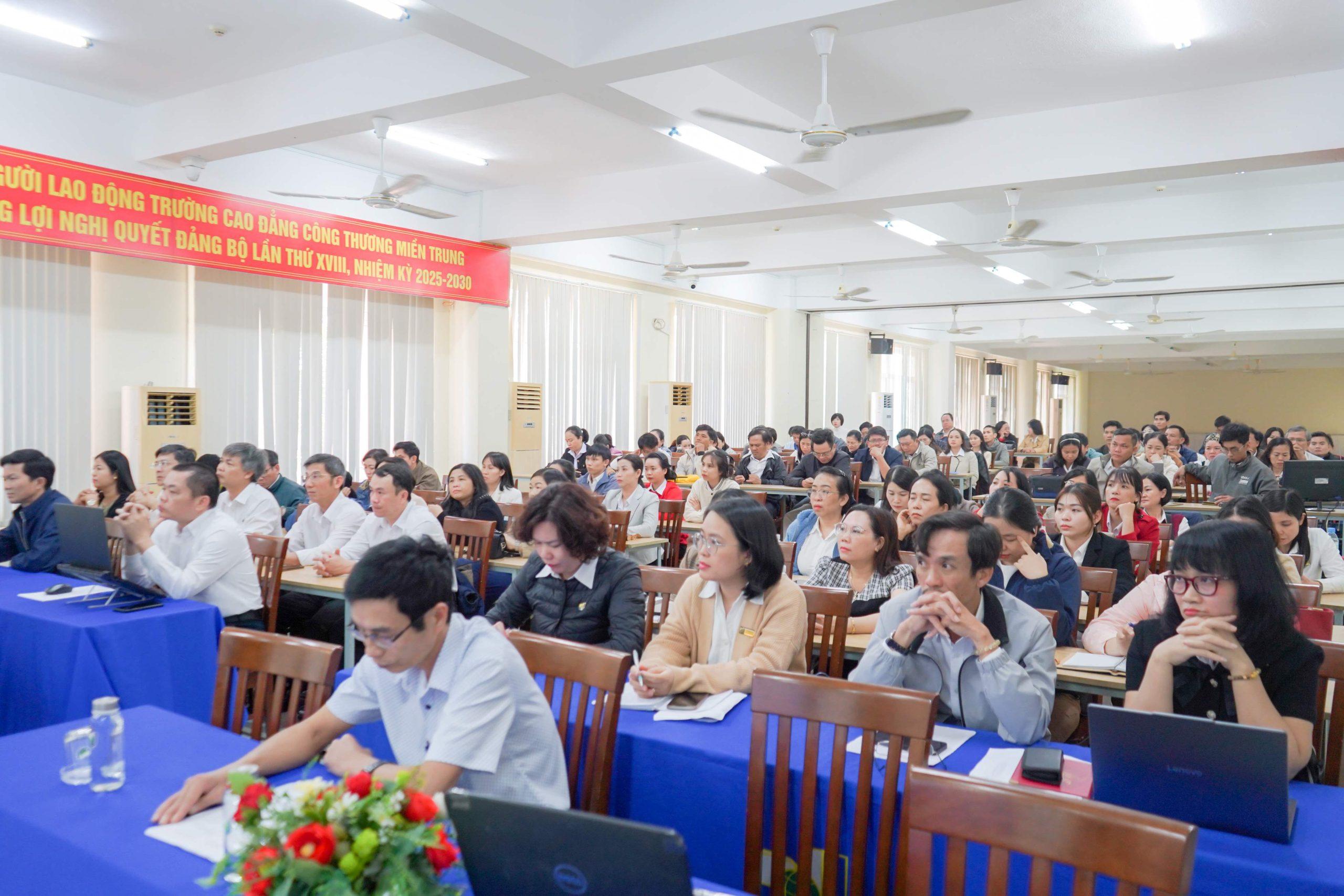 Tổ chức Hội nghị tổng kết công tác tuyển sinh năm 2025 và phương hướng tuyển sinh 2026 2