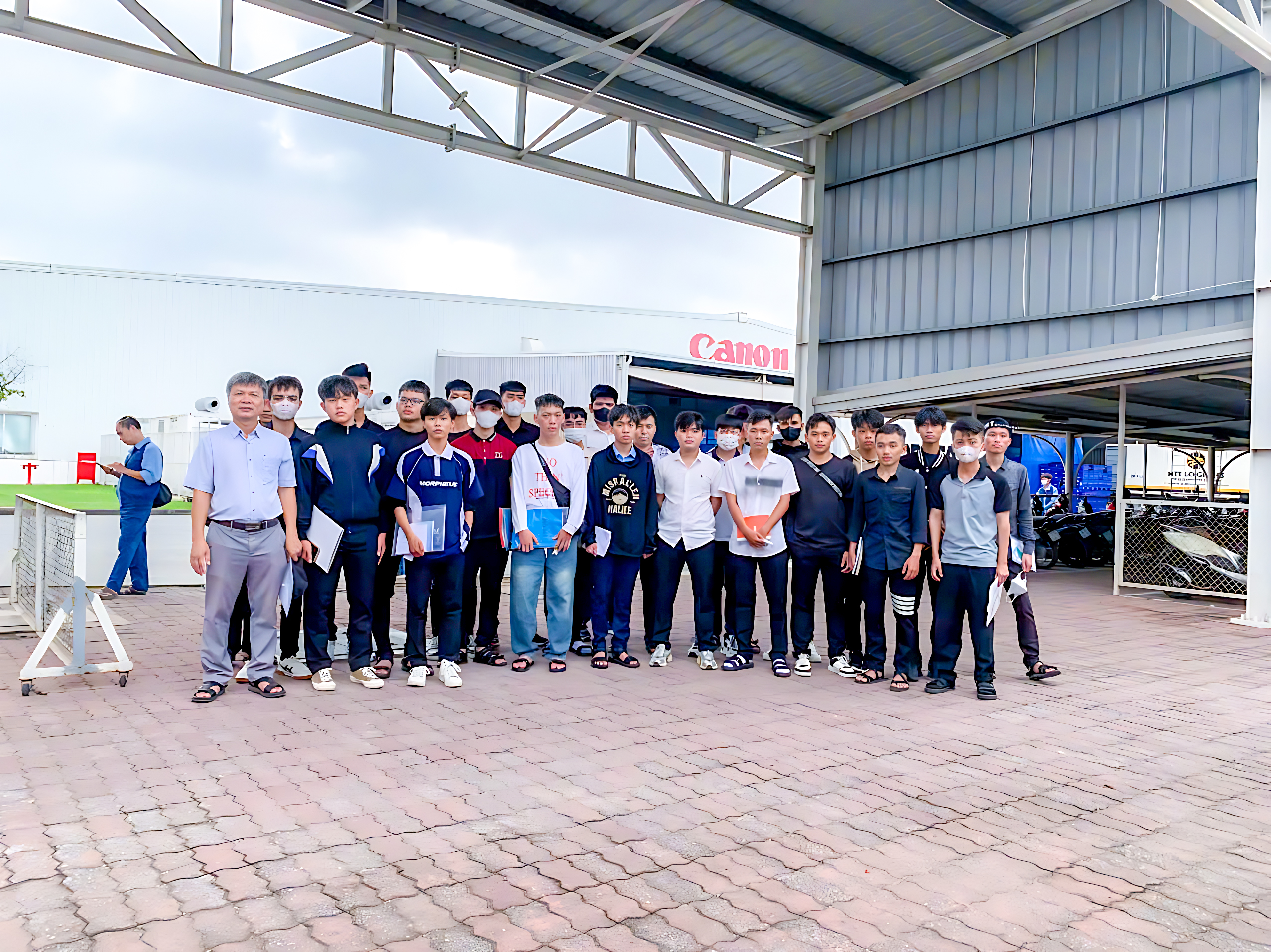 25 HSSV ngành Điện, Điện tử công nghiệp MITC khởi đầu mùa hè tại Canon Việt Nam