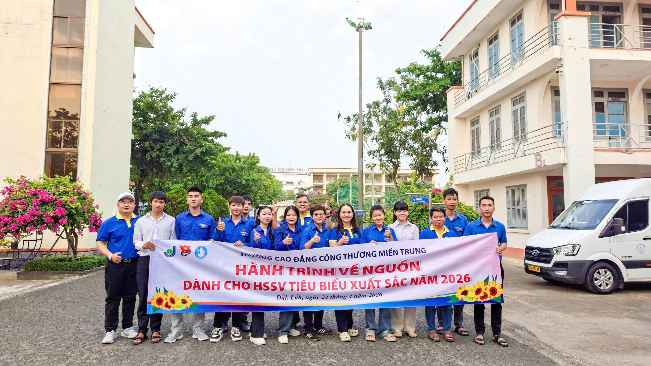 Hành trình về nguồn dành cho học sinh sinh viên xuất sắc tiêu biểu năm học 2025 - 2026