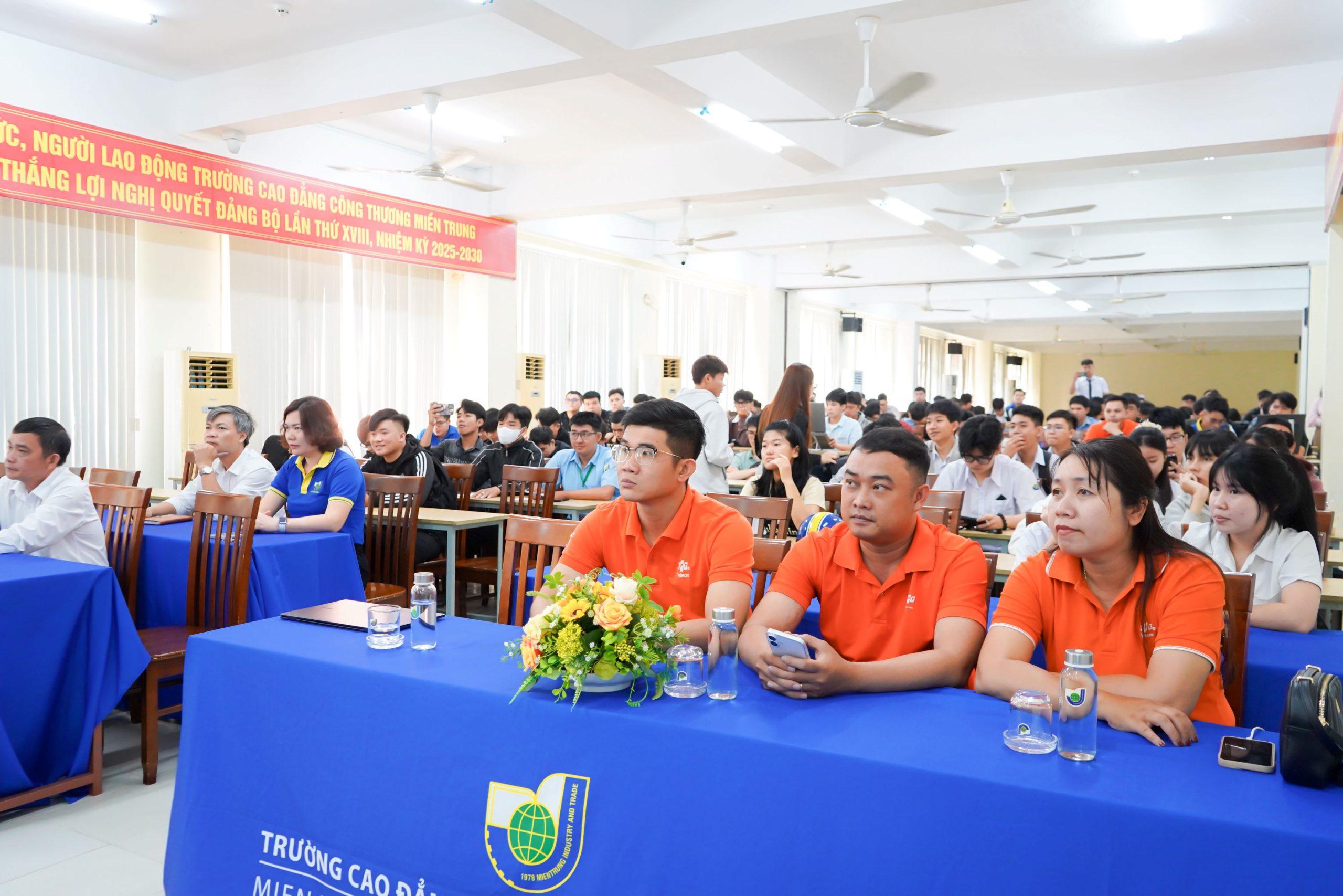 Hướng nghiệp Cao đẳng Công Thương miền Trung cùng FPT 1